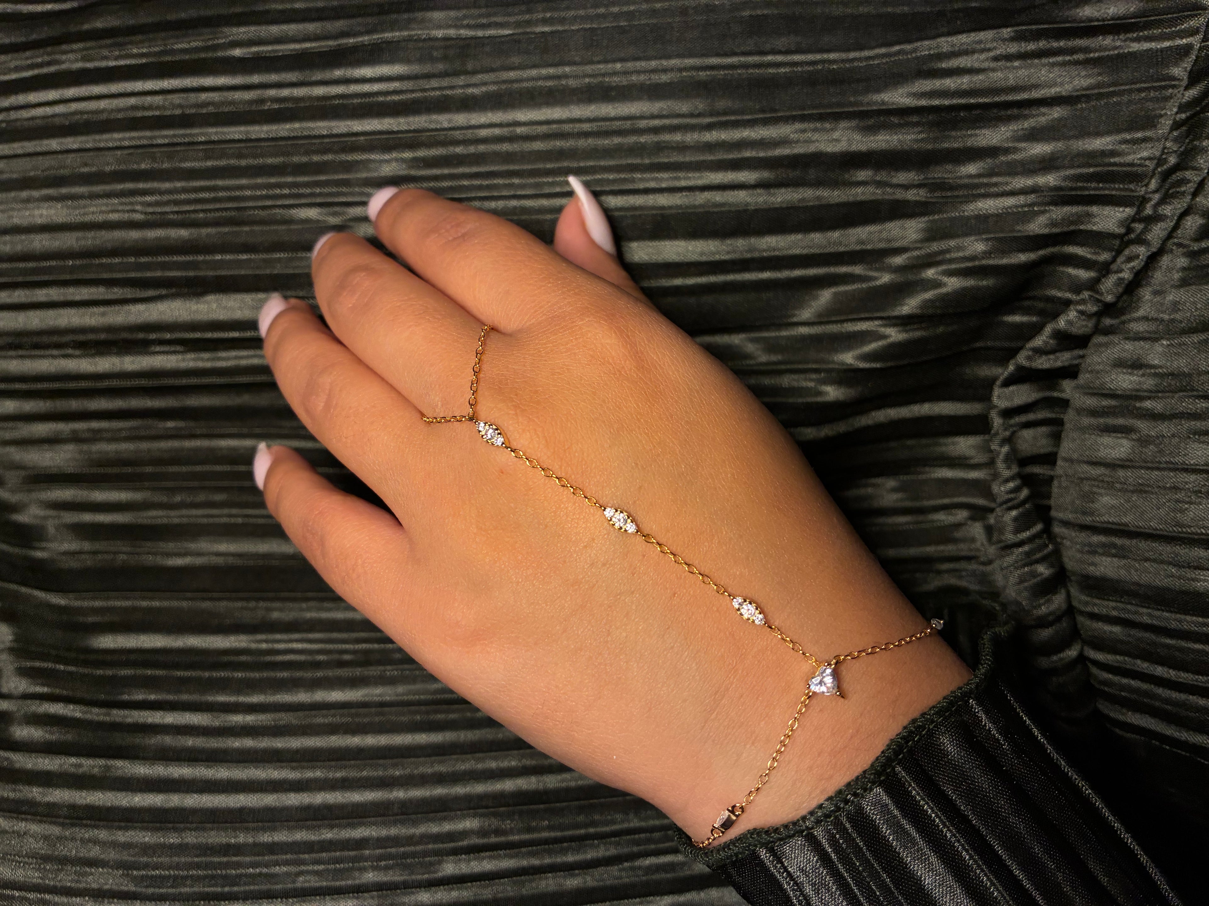Anisa hand chain